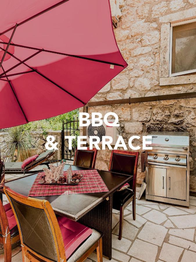 Vila Sunny Villa, With Pool, Bbq, View, Parking